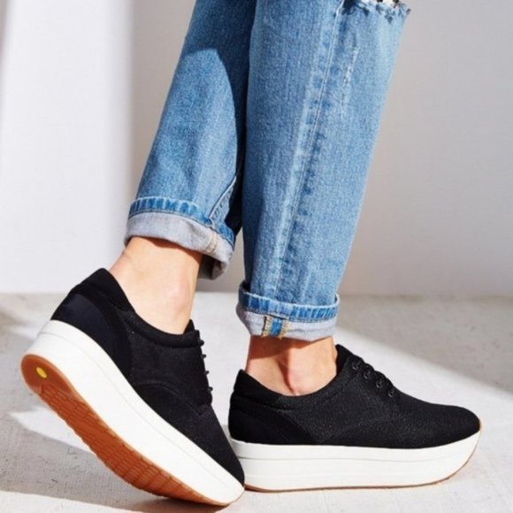 vagabond casey satin sneaker